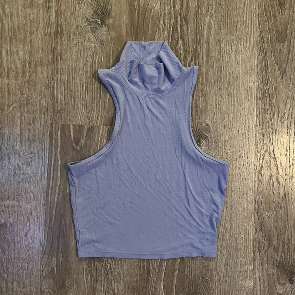 Alo yoga Ribbed Sea Coast Cropped Turtleneck Tank - Picture 3 of 6